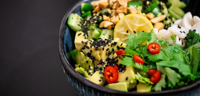 How to Eat Healthy When You’re Out to Dinner